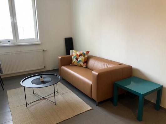 Pren�jom 2-izbov�ho bytu � Gork�ho ulica, absol�tne centrum Bratislavy Pon�kame na pren�jom kr�sny, svetl� a kompletne zariaden� 2-izbov� byt v �plnom