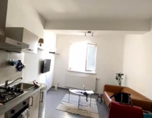 Pren�jom 2-izbov�ho bytu � Gork�ho ulica, absol�tne centrum Bratislavy Pon�kame na pren�jom kr�sny, svetl� a kompletne zariaden� 2-izbov� byt v �plnom