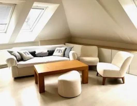 Modern� 2-izbov� byt s n�dhern�mi v�h�admi � Pal�rikova ulica, Bratislava � Star� Mesto  Cena  730 �-mes. + 150 �-mes. energie Lokalita  okres Bratisl