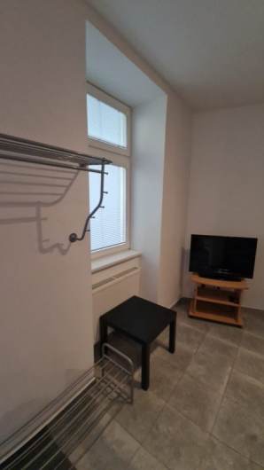 Prenjom garzonky v centre mesta BA I, Klemensova ulica. Byt je po kompletnej rekontrukcii, kompletne zariaden, 22m2. Byt je otoen do dvora, tich