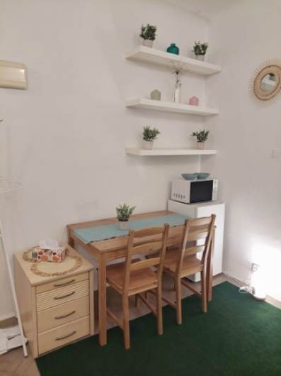 Pren�jom gars�nky � Dostojevsk�ho rad, oproti Eurovea (centrum Bratislava) Cena  499 � + energie 151 � Spolu  650 �-mesiac (vr�tane energi�) Vo�n� ihn