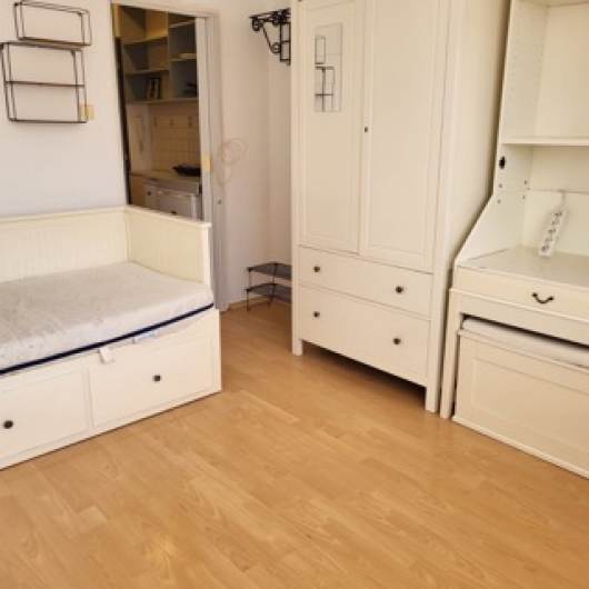 Pren�jom gars�nky � Ja��kova ulica, Bratislava (pri Hoteli Bratislava)  Pon�kame na pren�jom �tuln� gars�nku nach�dzaj�cu sa na Ja��kovej ulici v Brat