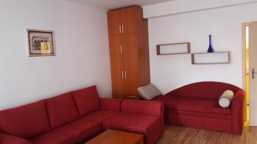 Prenjom zariadenej garsnky v centre Starho mesta na ulici Kpen 