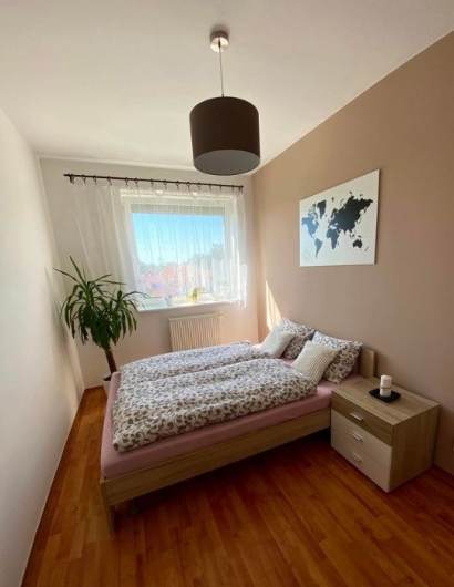 Prenjom krsnho, plne zariadenho 2-izbovho bytu, Mierov ulica