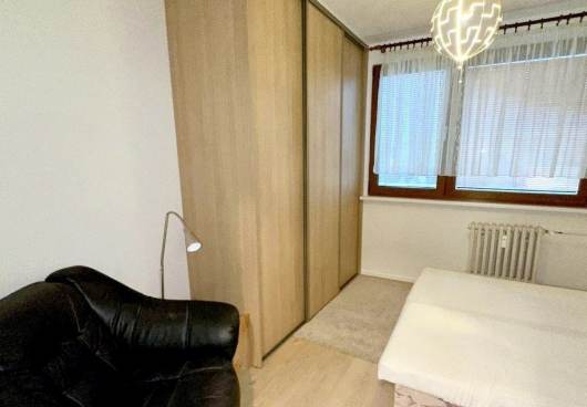 Prenajom 4 izbovho bytu v tichej asti Bratislava Vrakua, Rajianska ulica , Bratislava II - Vrakua 