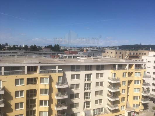 Prenjom 2-izbovho bytu s garovm sttm v novostavbe na Galvaniho ulica.