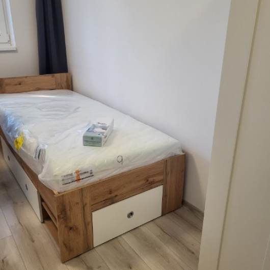 Prenjom garsnky na konci Ruinova Bratislava II. Byt je v novostavbe, 22m2, kompletne zariaden. Kuchynsk linka, chladnika, prka, dvojplatnika,