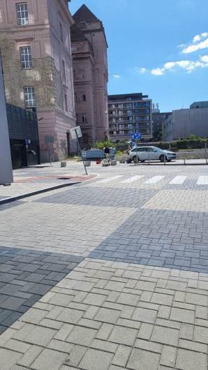 Prenajmem garov sttie, Trnavsk mto - Jgeho ulica 8-C, BA-Ruinov . Cena 90-mes.  V prpade akchkovek otzok ns nevhajte kontaktova, alebo